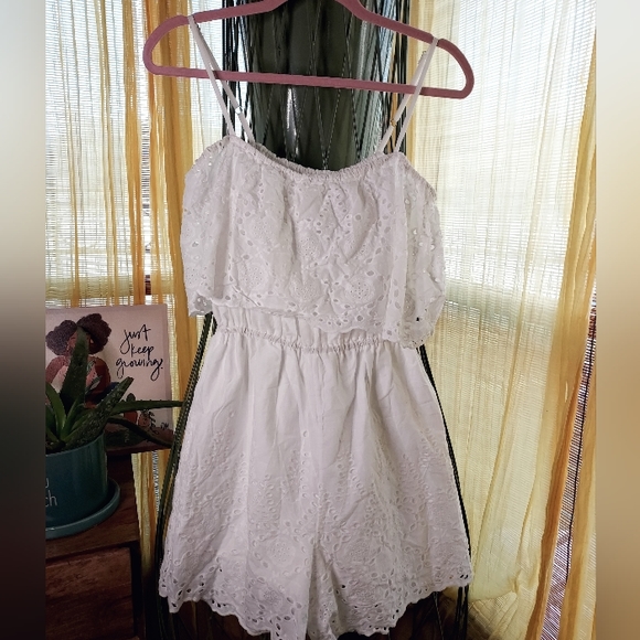 FLAMANT ROSE Authentic Broderie Anglaise Playsuit Romper - Picture 2 of 9